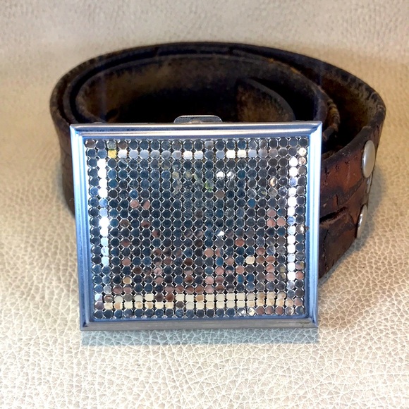 Vintage Belt Buckle Compact (pill box) - Picture 1 of 3